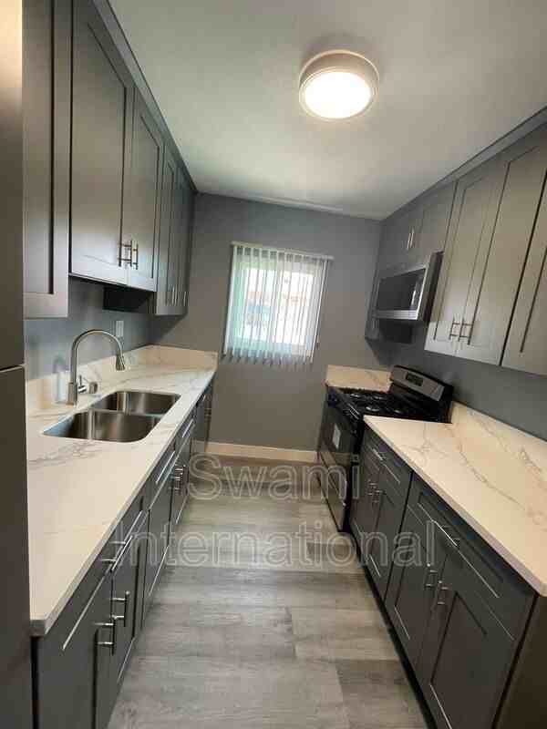 1031 W 102nd St #1 - Photo 4 of 13