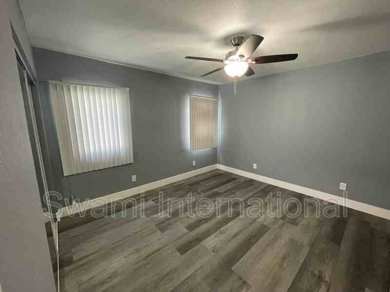 1031 W 102nd St #1 - Photo 6 of 13