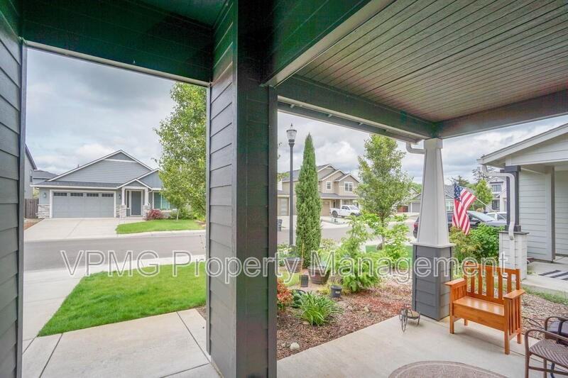 16709 Ne 95th St - Photo 2 of 32
