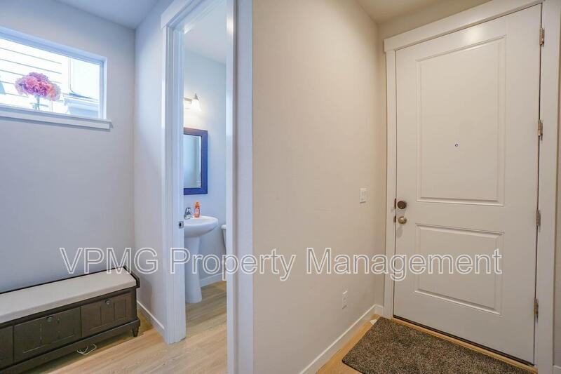 18404 Ne 43rd Ave - Photo 3 of 30