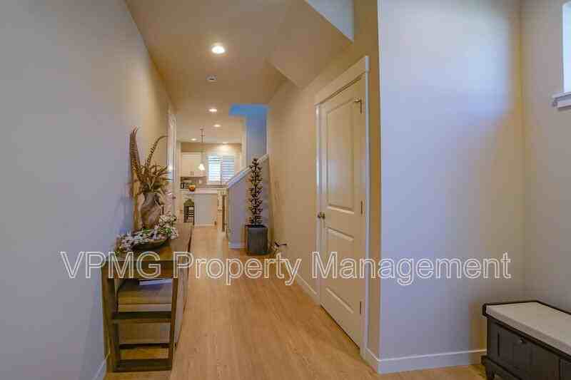 18404 Ne 43rd Ave - Photo 4 of 30