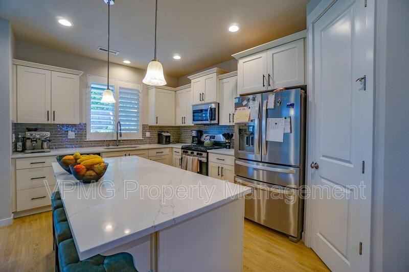 18404 Ne 43rd Ave - Photo 5 of 30