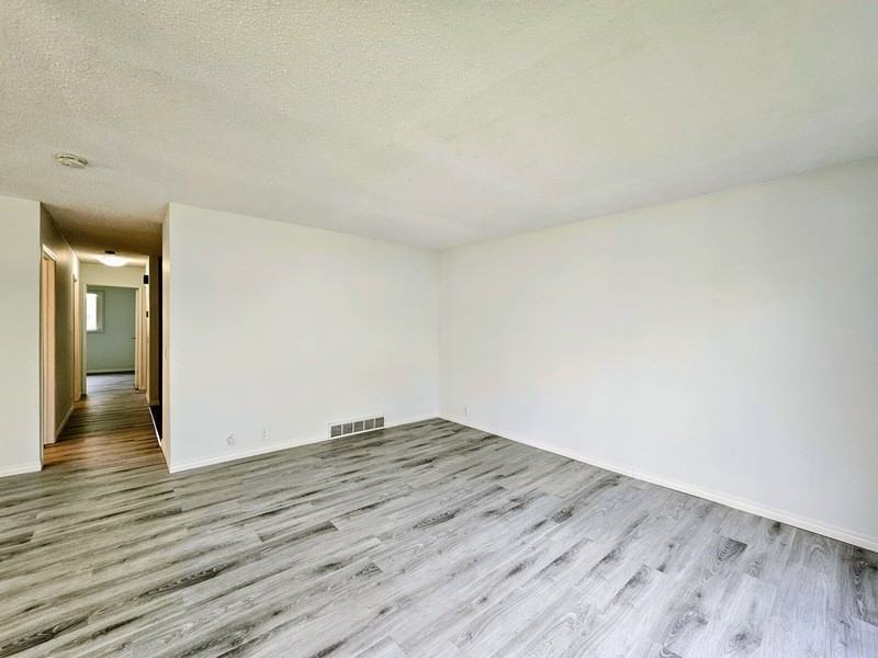 14204 32 St Nw - Photo 4 of 23
