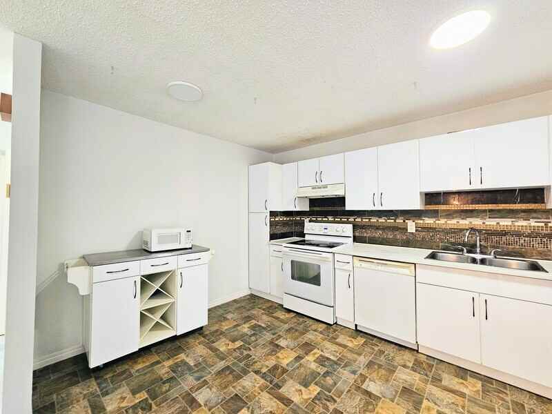 14204 32 St Nw - Photo 6 of 23