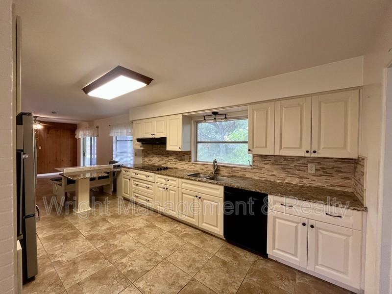 58 Arnoni Dr - Photo 6 of 35