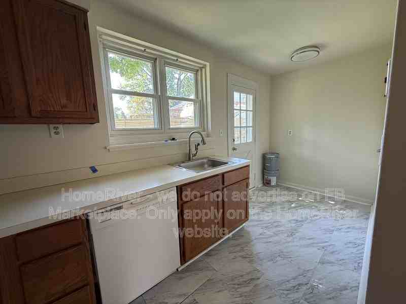 3400 Radnor Pl - Photo 5 of 14
