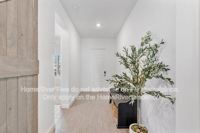 19043 Broad Shore Walk - Photo 3 of 30