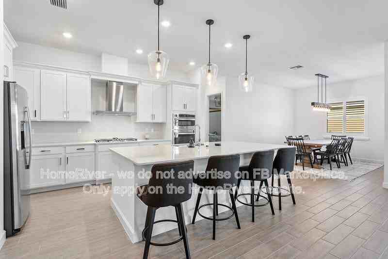 19043 Broad Shore Walk - Photo 4 of 30