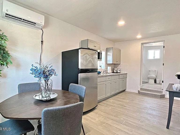 3900 La Luz Ave #D - Photo 3 of 7