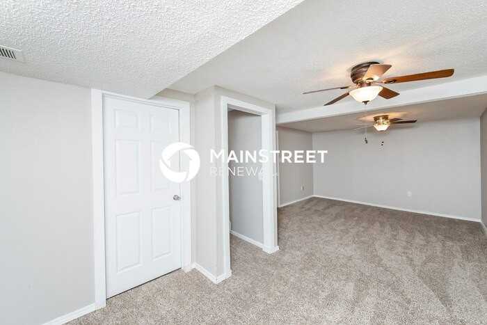 4766 S Zeno St - Photo 7 of 17