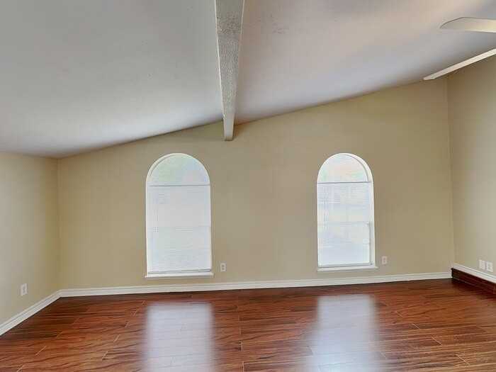 1517 Camelia Dr - Photo 5 of 24