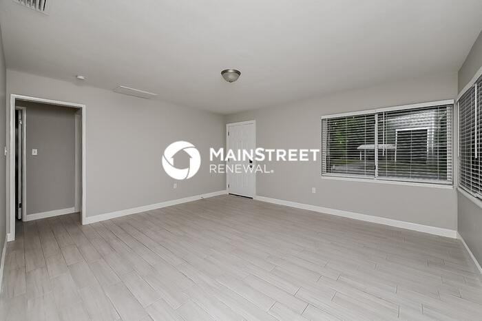 1119 59th St S - Photo 3 of 16