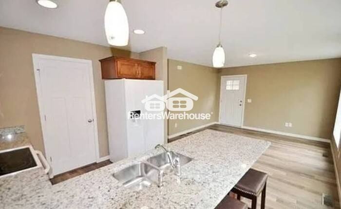 1305 Flag Ave N #2 - Photo 2 of 32