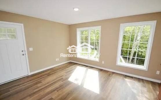 1305 Flag Ave N #2 - Photo 6 of 32
