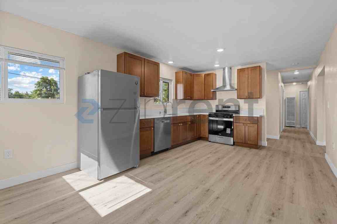 619 E Watters Rd - Photo 6 of 22