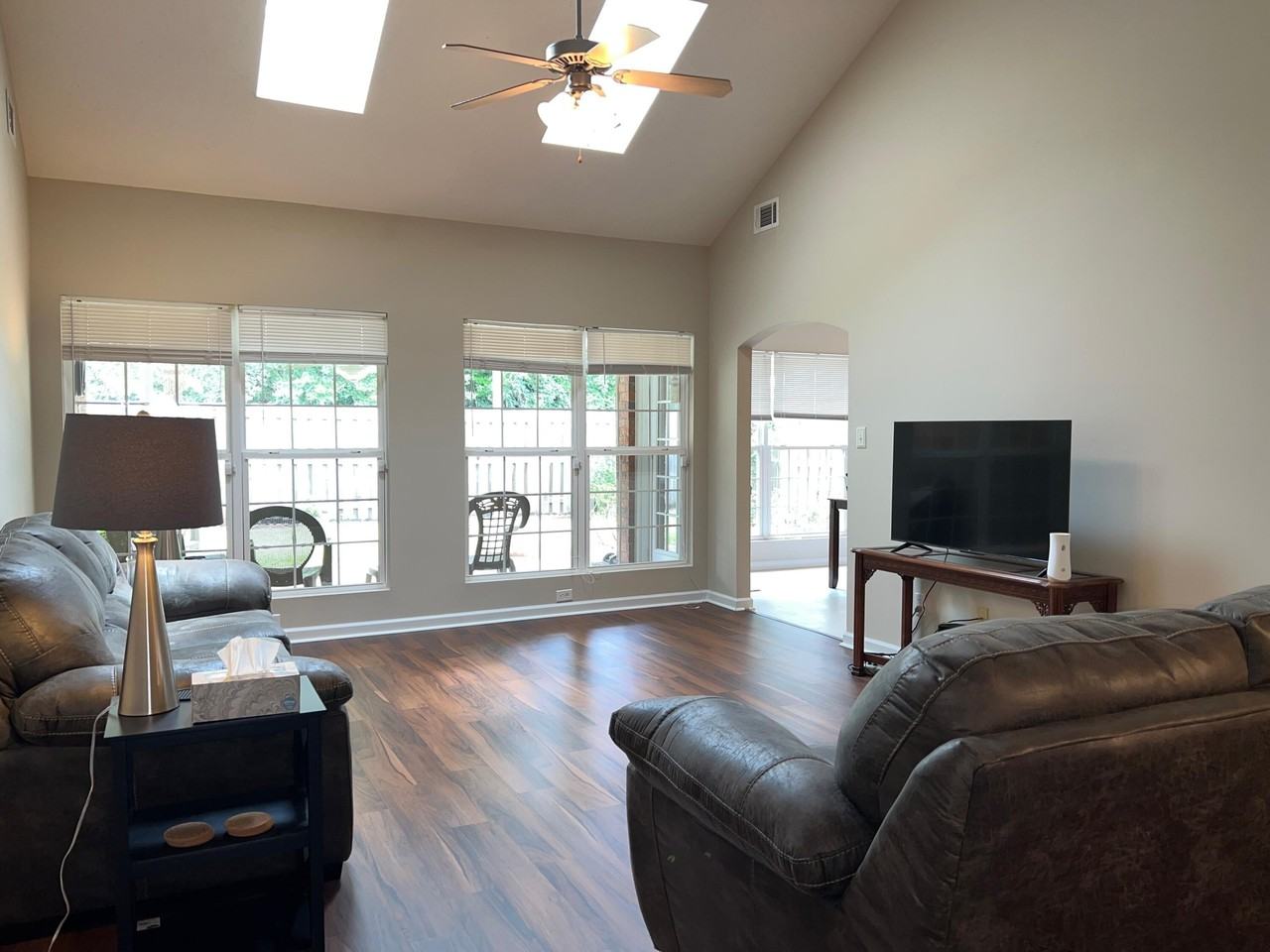 679 Kensington Ct - Photo 3 of 27