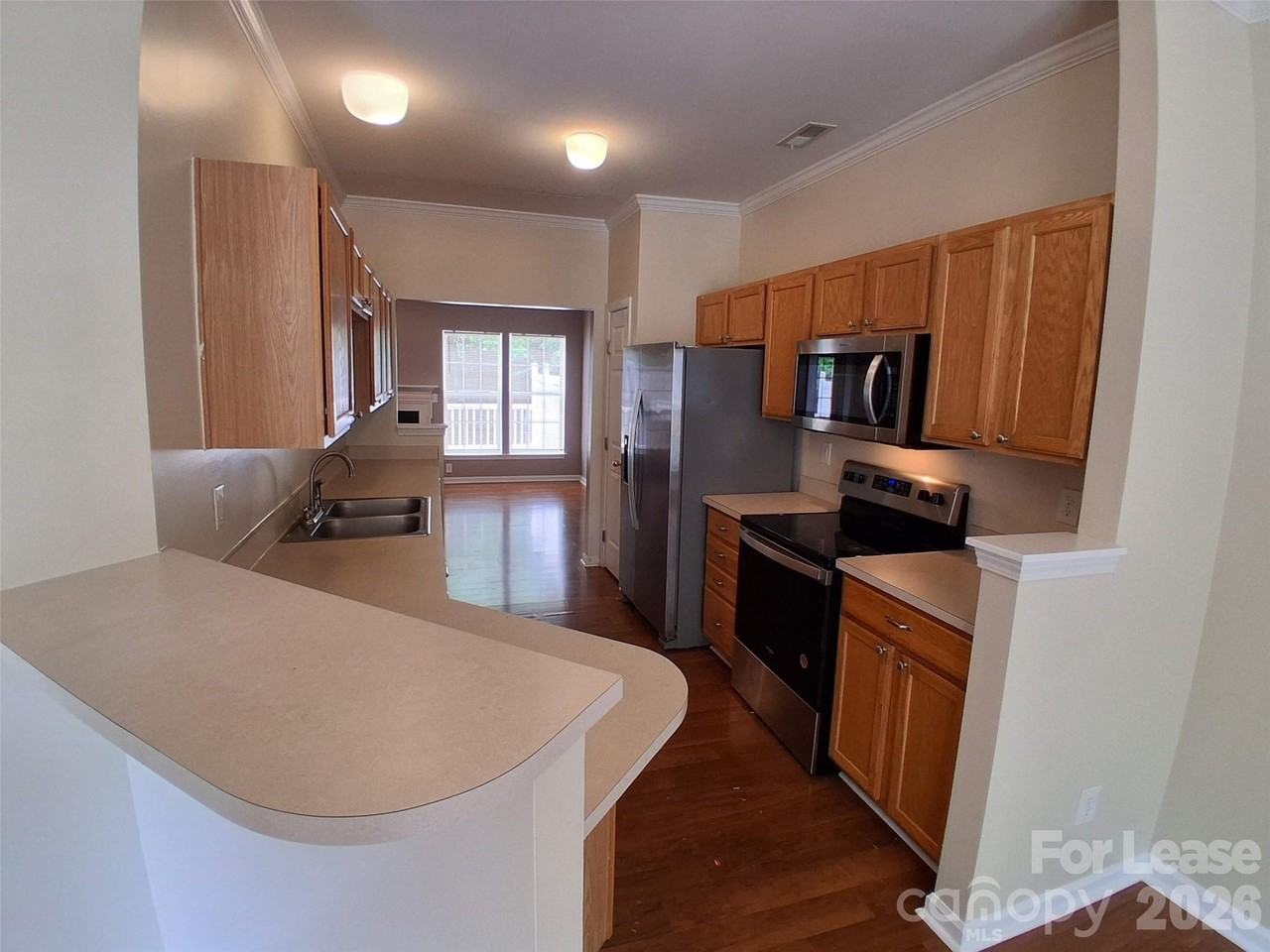 9572 Blossom Hill Dr - Photo 4 of 28
