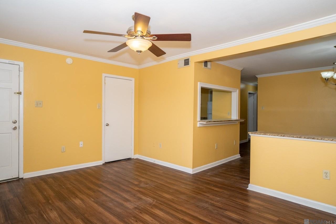 4630 Southpark Dr - Photo 3 of 20