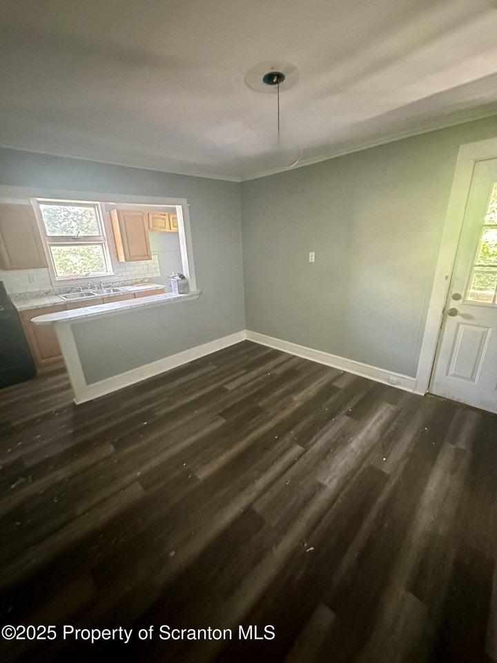 366 S River St #3 - Photo 3 of 8