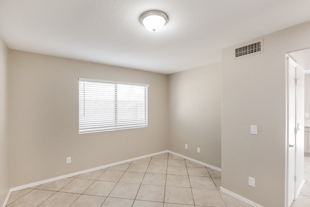 6558 W Chickasaw St - Photo 7 of 17