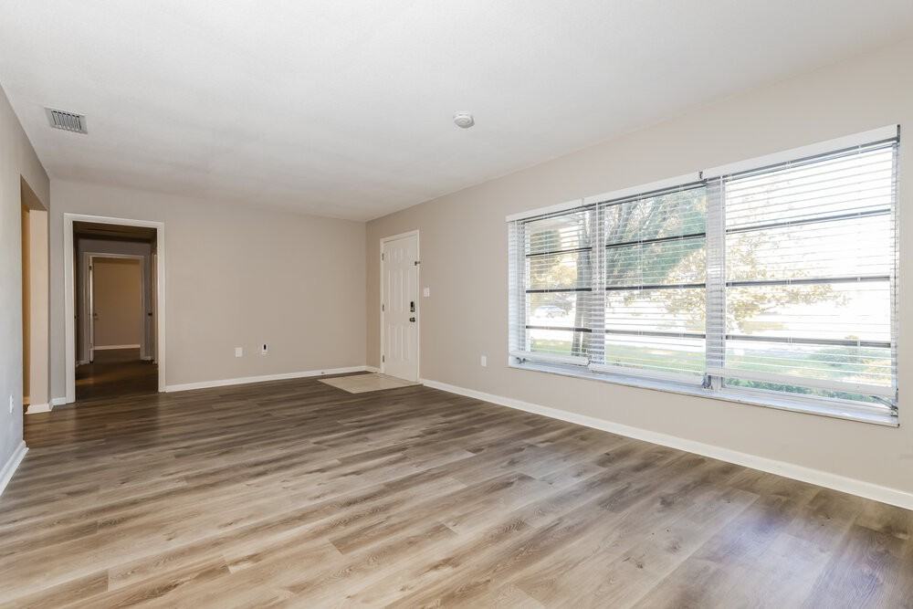 1212 Hunt Ave - Photo 3 of 16