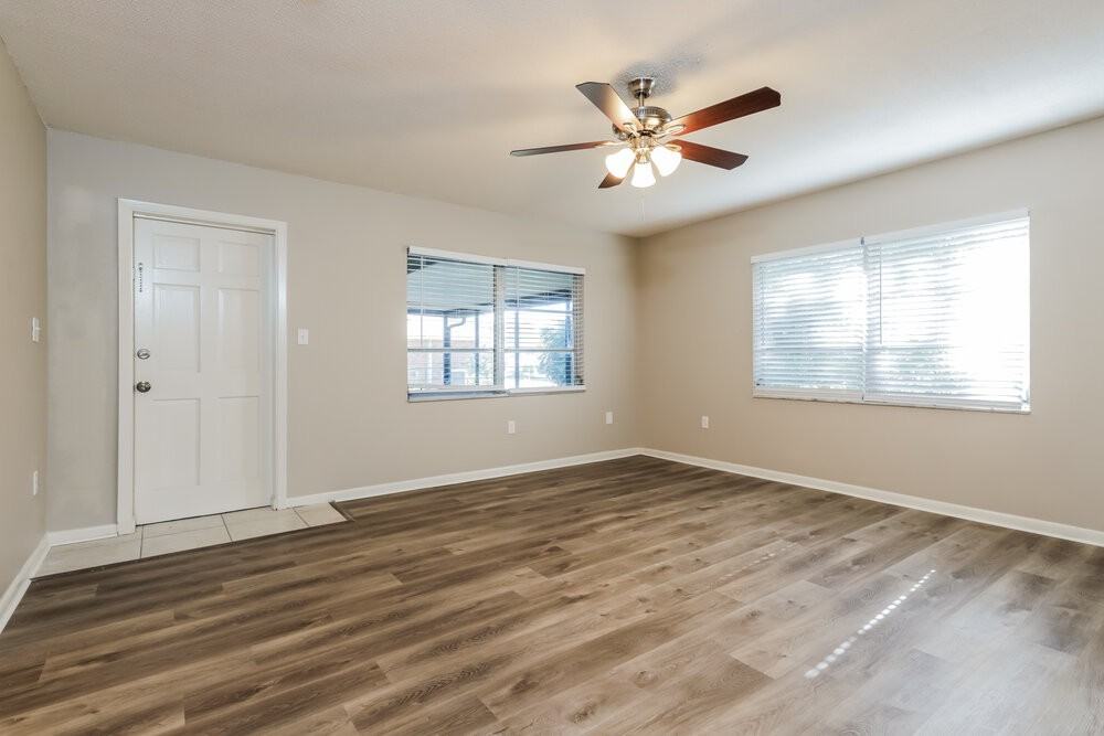 1212 Hunt Ave - Photo 4 of 16