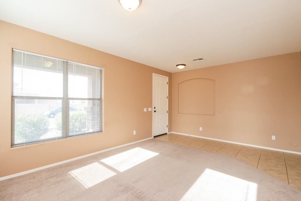 6303 S 43rd Dr - Photo 3 of 17