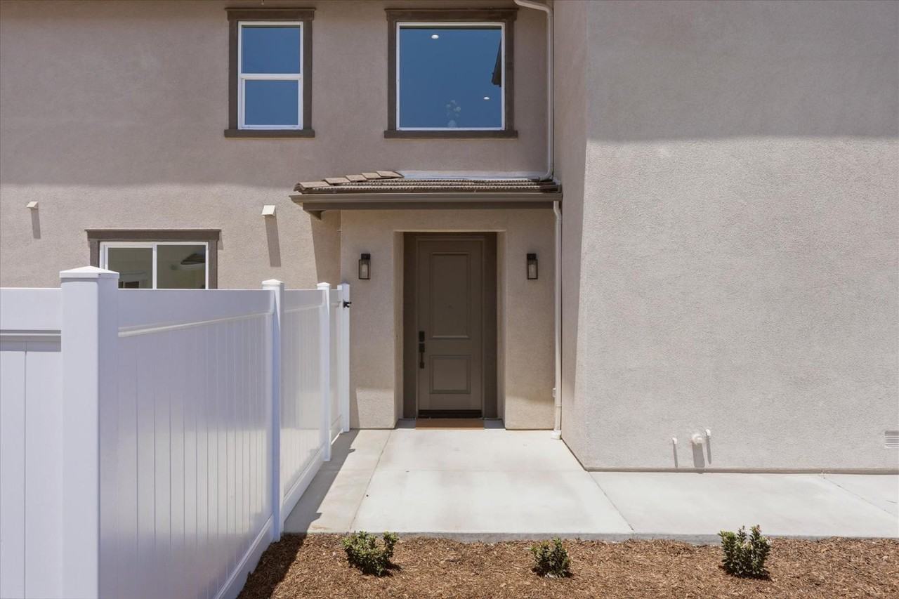 Riverside Townhomes - Photo 4 of 7