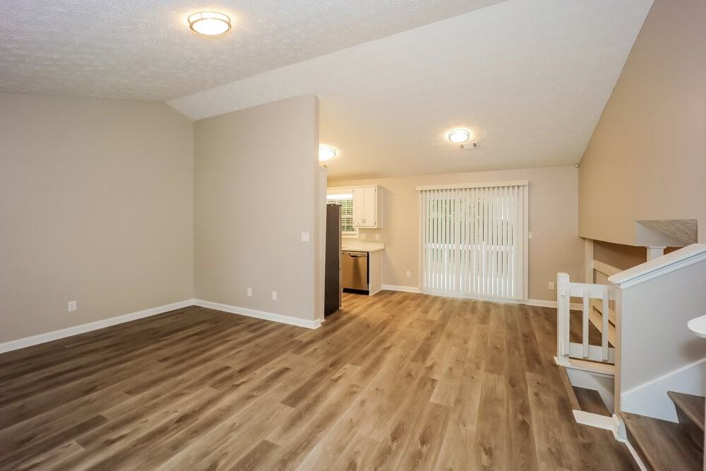 233 Northbridge Dr - Photo 4 of 17