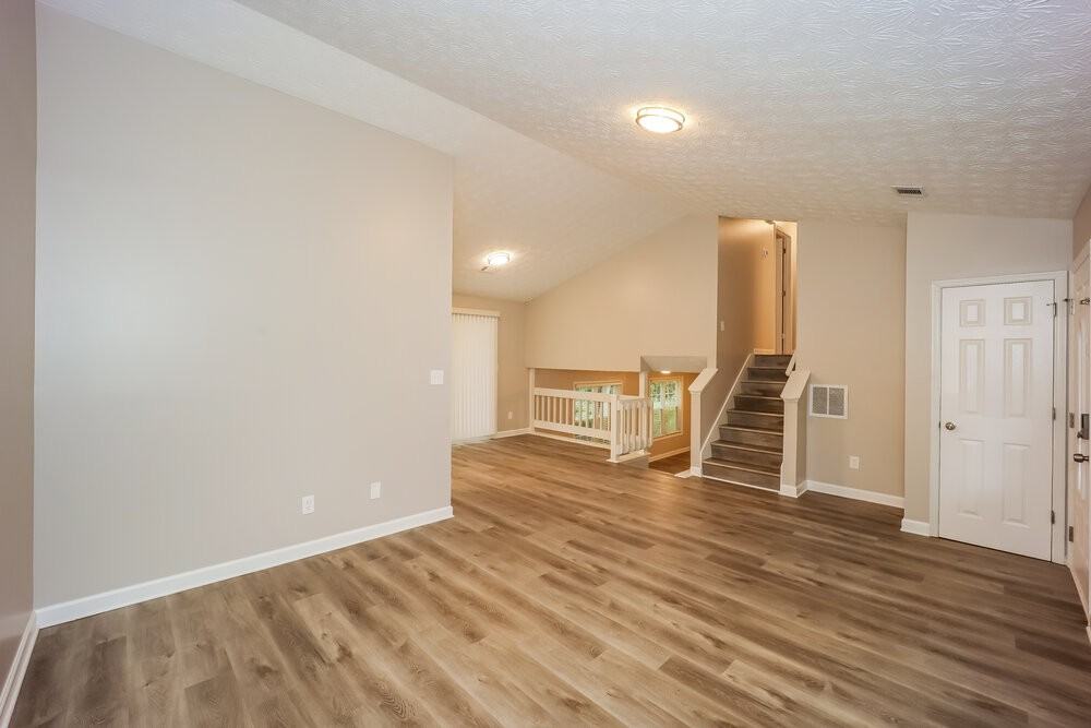 233 Northbridge Dr - Photo 5 of 17