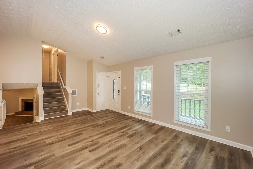 233 Northbridge Dr - Photo 6 of 17