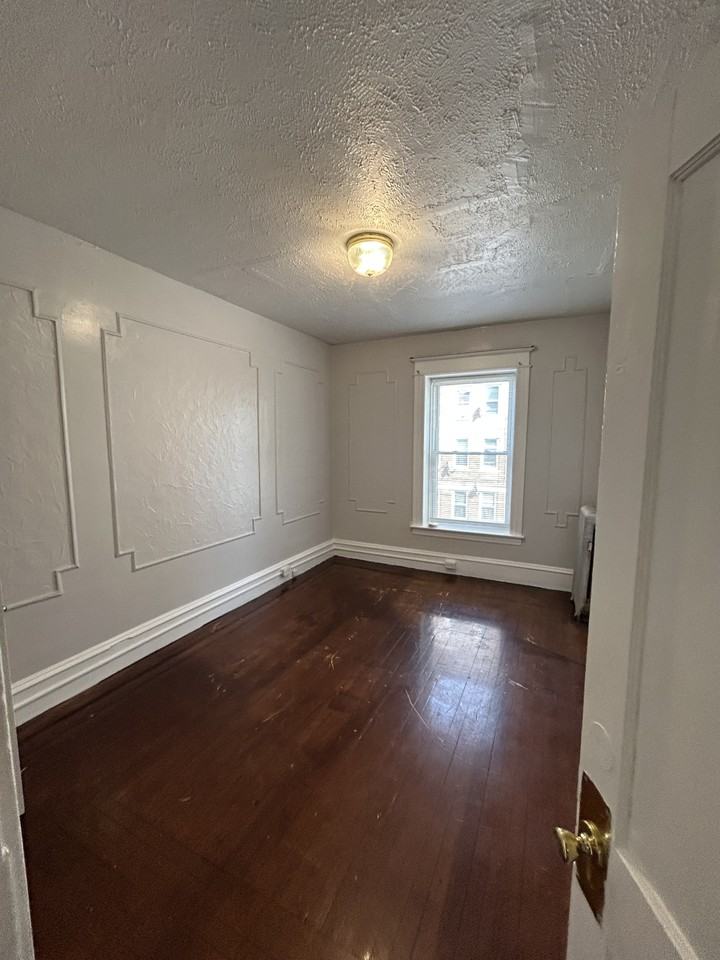 211 Walnut Street #2R - Photo 5 of 16