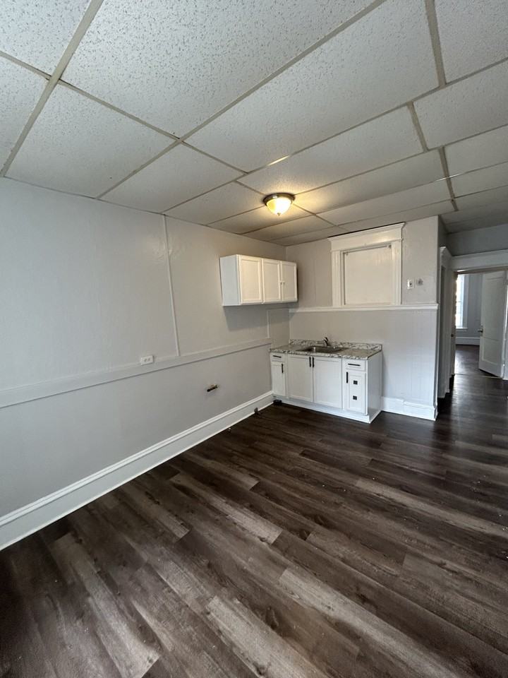 211 Walnut Street #2R - Photo 4 of 16