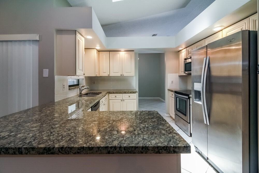 1904 Nw 79th Ave - Photo 5 of 16