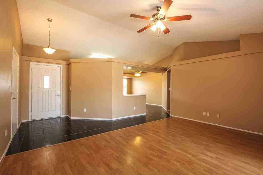 8003 W Larkspur Dr - Photo 2 of 16