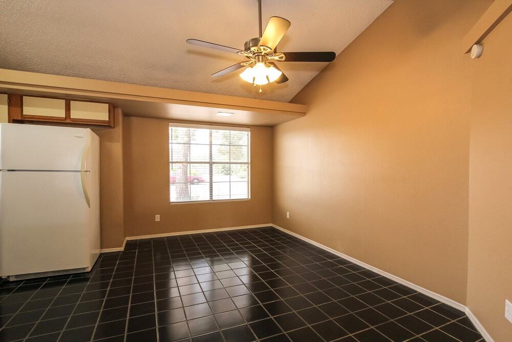 8003 W Larkspur Dr - Photo 4 of 16