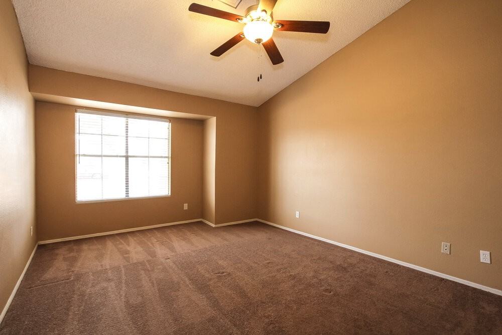 8003 W Larkspur Dr - Photo 6 of 16