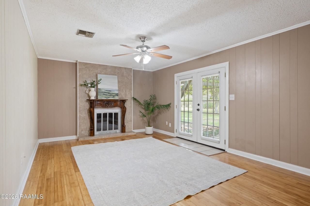 403 Gerald Dr - Photo 5 of 27