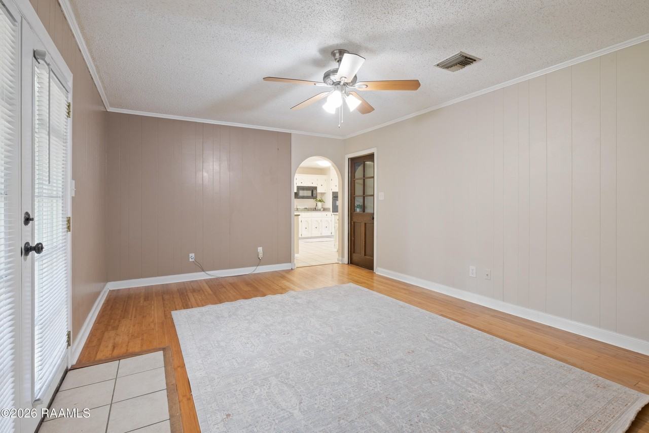 403 Gerald Dr - Photo 6 of 27