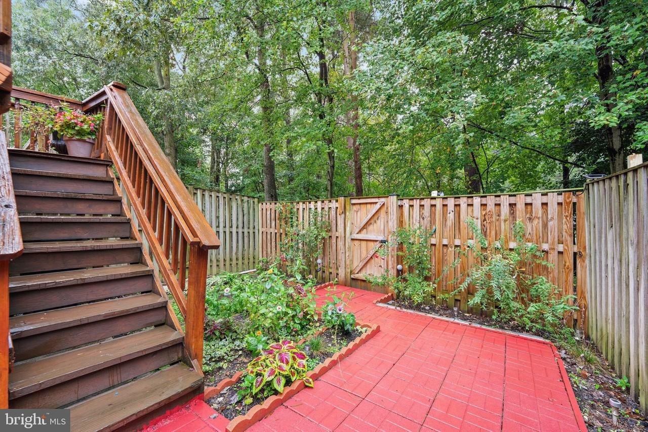 7840 Foxfarm Ln - Photo 6 of 37