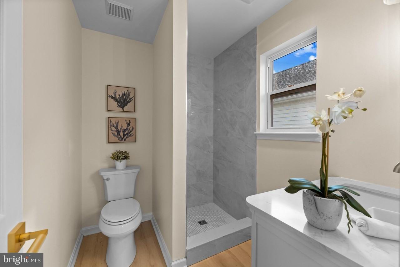 1512 Lincoln Rd - Photo 5 of 42