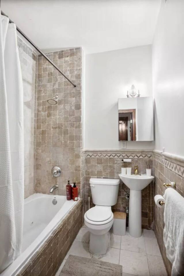 306 E 52nd St #1541919P - Photo 7 of 17