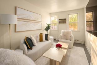 381 1/2 Graham Ave - Photo 1 of 1