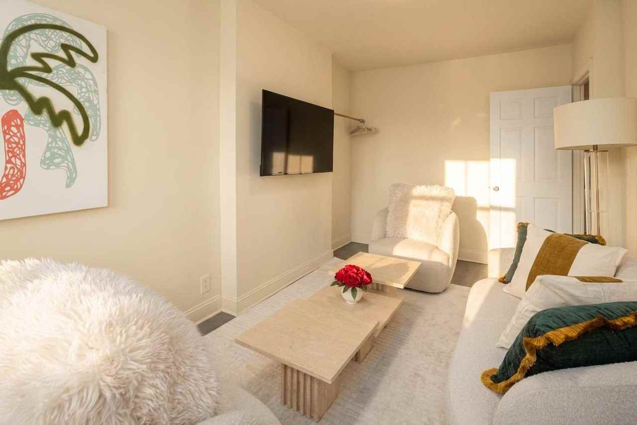 381 1/2 Graham Ave #1539413P - Photo 3 of 16