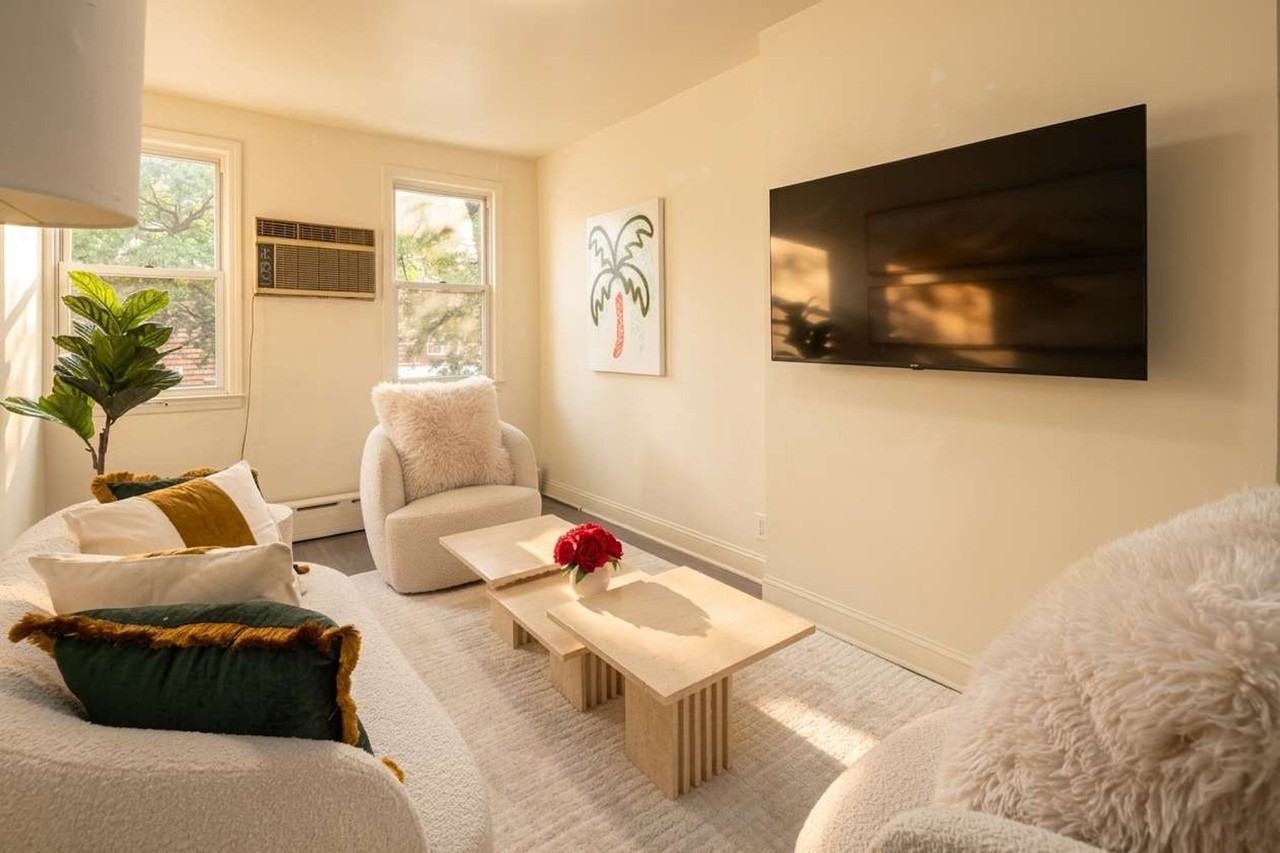 381 1/2 Graham Ave #1539413P - Photo 4 of 16