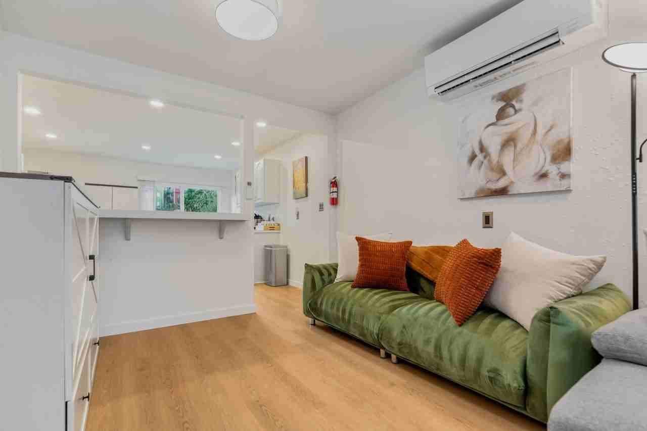 5924 18th Ave Sw #1507641P - Photo 4 of 39
