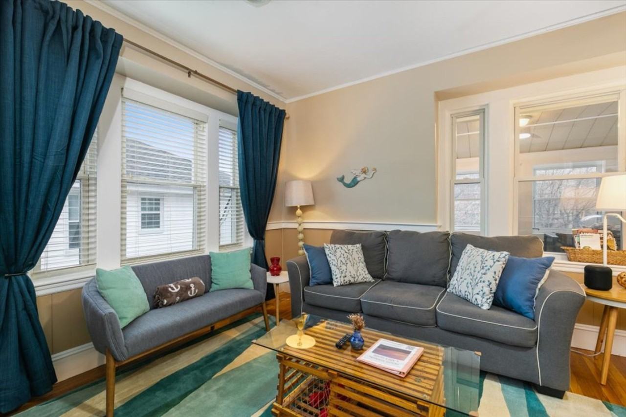 46 Russell St #1328028P - Photo 3 of 11