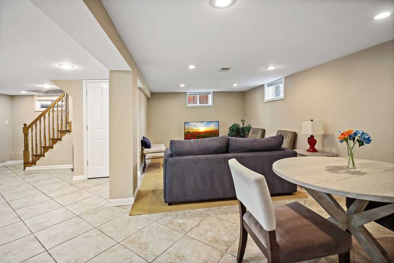 300 Lawton St #1395510P - Photo 4 of 44