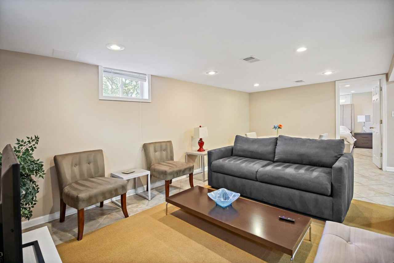 300 Lawton St #1395510P - Photo 5 of 44