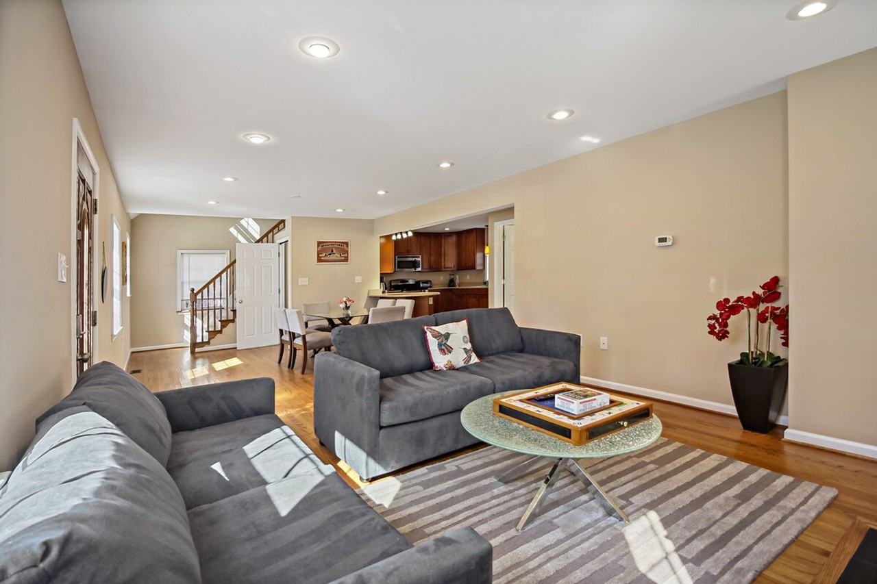 300 Lawton St #1395510P - Photo 6 of 44